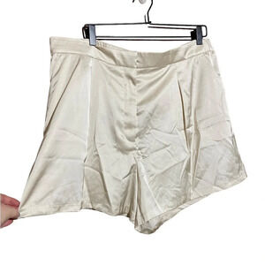 NWOT Abercrombie & Fitch‎ Champagne Shorts rn 75654 ca 50316 Size XL